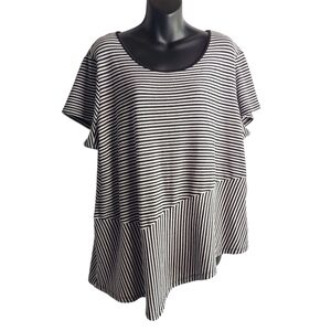 Emaline Women's Black White Striped Stretch Shortsleeve Asymmetrical Hem Sz 2X